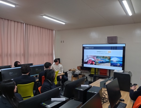 �����̗l�q